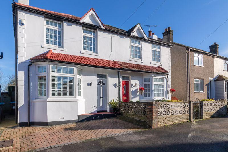 Alexandra Road, Warlingham 2 bed semidetached house £475,000