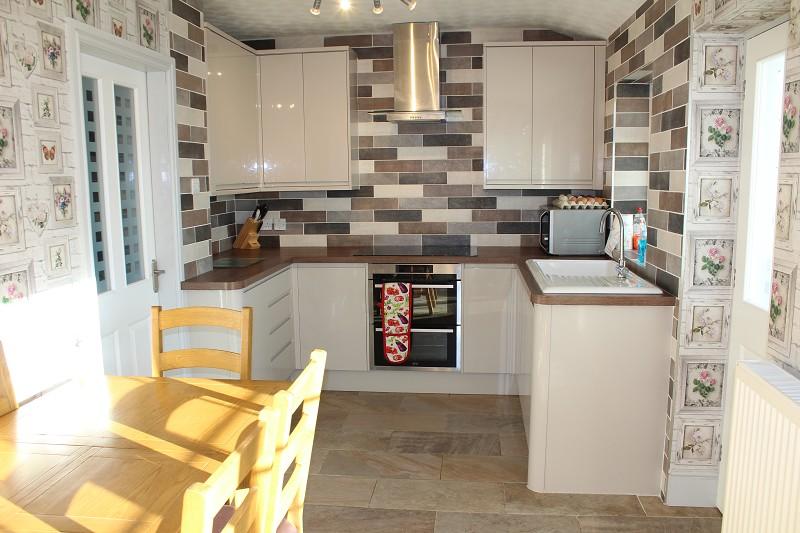 Birkinstyle Lane, Shirland, Alfreton, Derbyshire. DE55 6BT 3 bed semi