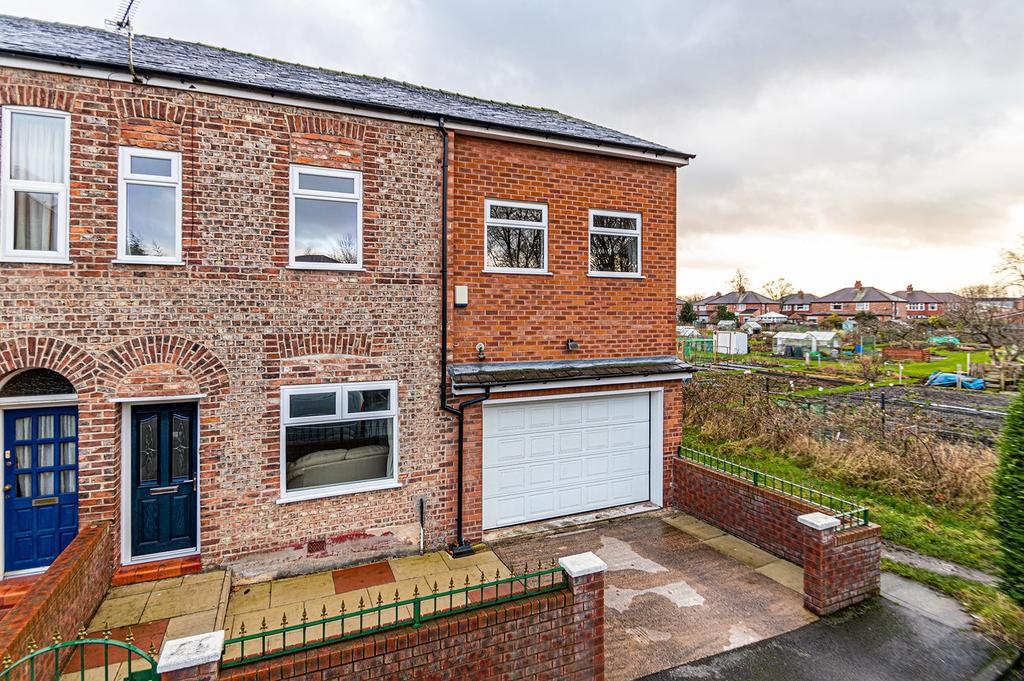 Balfour Road, Urmston, Manchester, M41 3 bed end of terrace house £