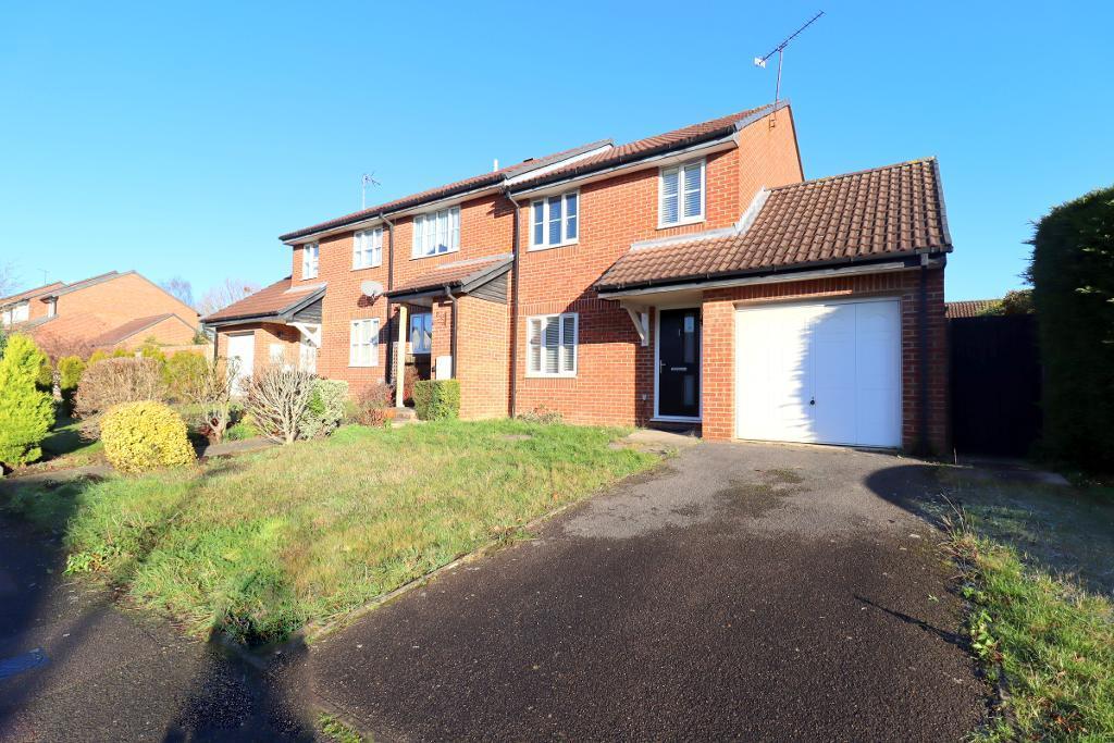 Sharples Green, Barton Hills, Luton, Bedfordshire, LU3 4BD 3 bed end of