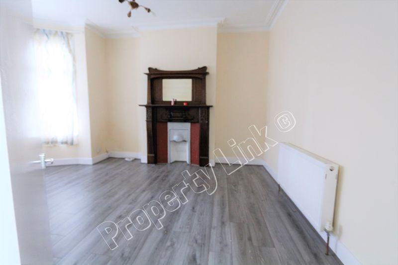 2 Bedroom Ground Floor Flat, Vaughan Gardens, Ilford, IG1 2 bed