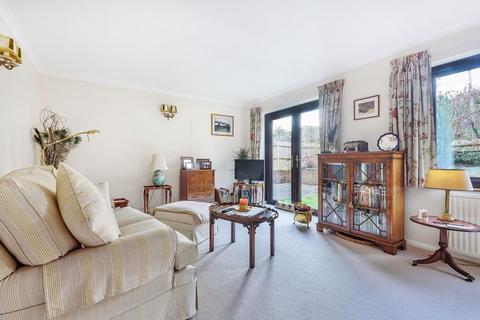 2 Crofts Close, Chiddingfold, Godalming, GU8 4SG