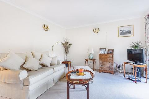 2 Crofts Close, Chiddingfold, Godalming, GU8 4SG