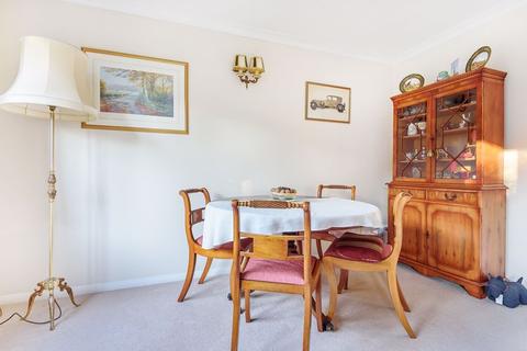 2 Crofts Close, Chiddingfold, Godalming, GU8 4SG