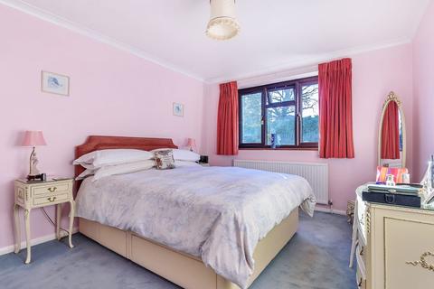 2 Crofts Close, Chiddingfold, Godalming, GU8 4SG
