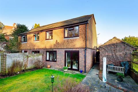 2 Crofts Close, Chiddingfold, Godalming, GU8 4SG