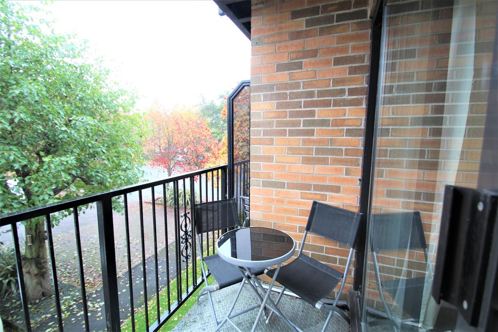 Heron Wharf, Castle Marina, Nottingham 2 bed flat £800 pcm (£185 pw)