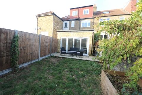 1 bedroom in a house share to rent, Boundary Road, Colliers Wood, London, SW19