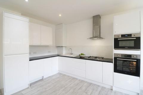 1 bedroom in a house share to rent, Boundary Road, Colliers Wood, London, SW19