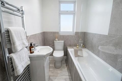 1 bedroom in a house share to rent, Boundary Road, Colliers Wood, London, SW19