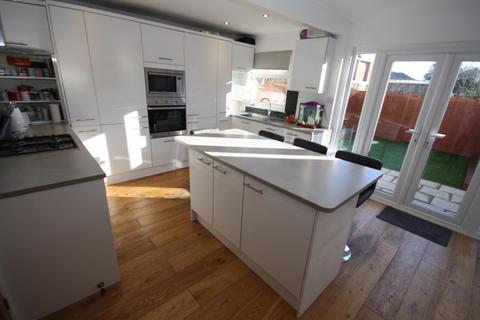 3 bedroom terraced house for sale - Dale Drive, Hayes UB4