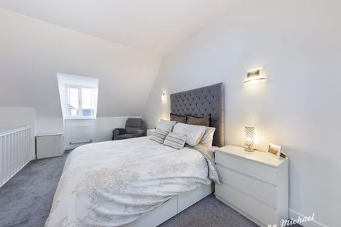3 bedroom semi-detached house for sale - Woolbrock Close, Aylesbury