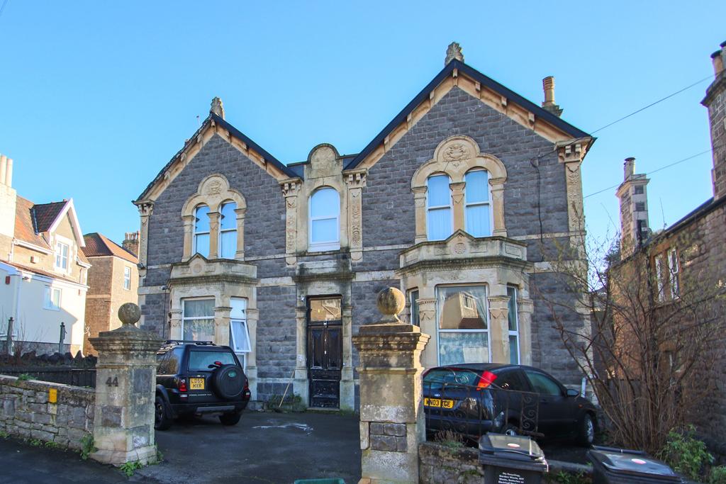 2 bed flat to rent