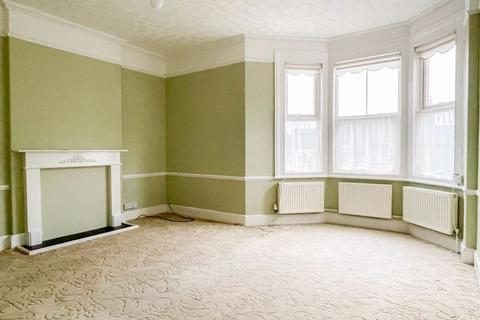 2 bedroom flat to rent - Close To Ashcombe Park