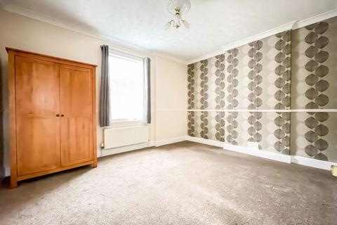 2 bedroom flat to rent - Close To Ashcombe Park