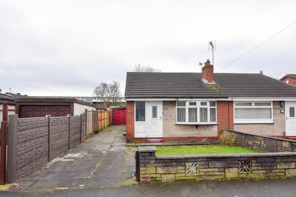 Fulbeck Avenue, Hawkley Hall, Wigan 2 bed semidetached bungalow £135,000
