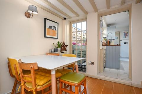 16 Bell Road, East Molesey, KT8 0SS
