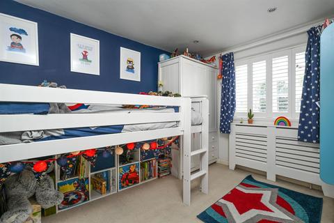 16 Bell Road, East Molesey, KT8 0SS
