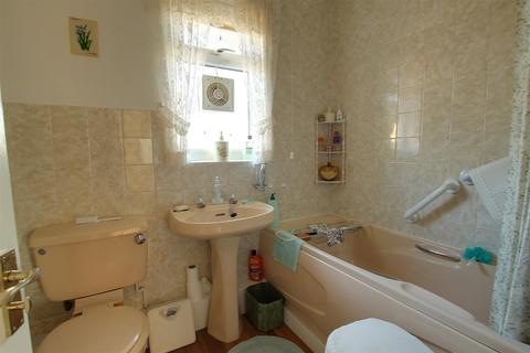 24 Beckside, Hornsea, HU18 1RT