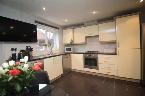 4 bedroom end of terrace house for sale - Daymond Street, Peterborough