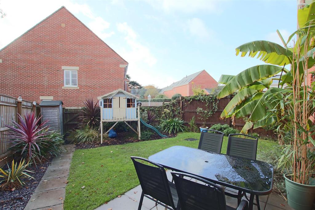 Heraldry Way, Kings Heath, Exeter 3 bed terraced house £325,000