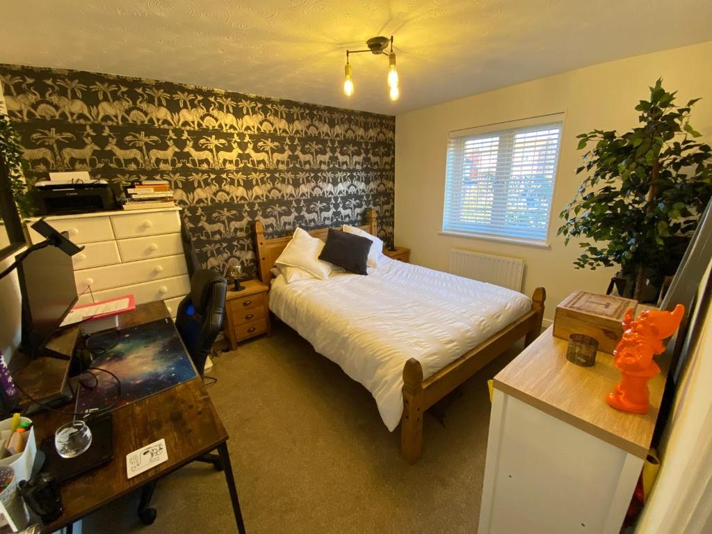 Bed 2.jpg