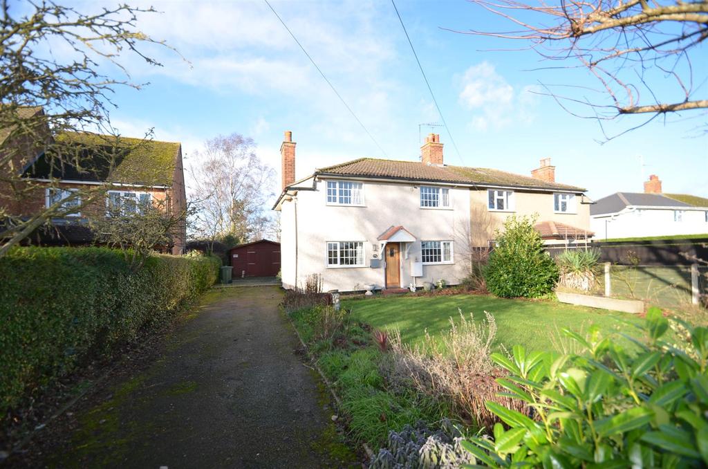 Greenway, Campton, Shefford 3 bed semidetached house £410,000