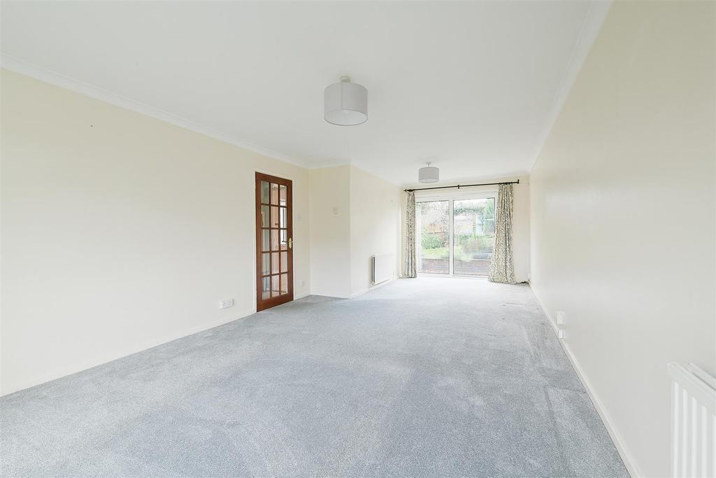, Banstead DSC 19185 Pine Place, Banstead .jpg