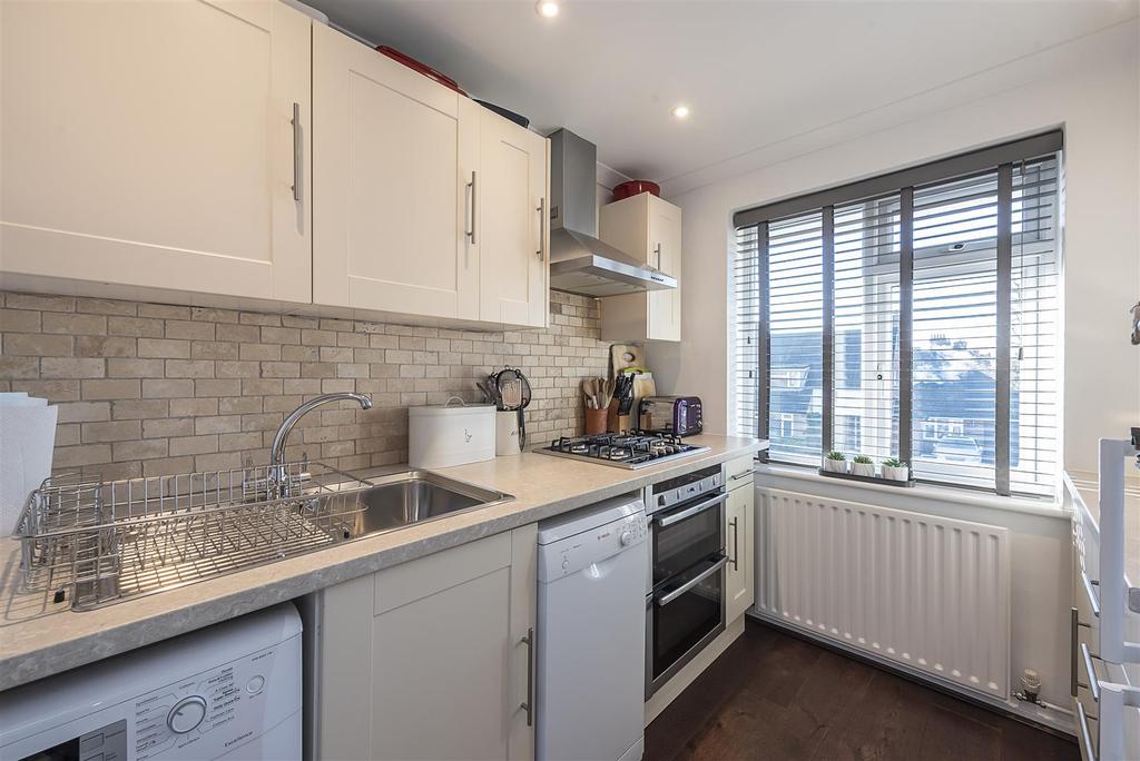 Gilpin Green, Harpenden 3 bed flat £595,000