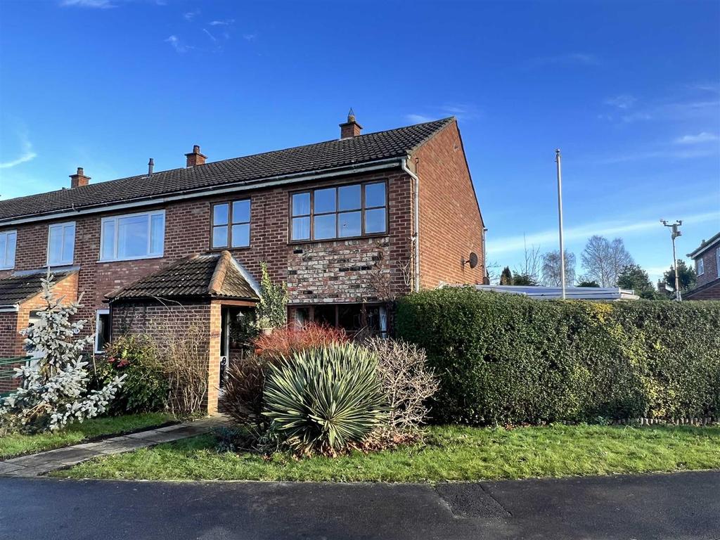 Beacon View, Holme On Spalding Moor 3 bed end of terrace house £130,000