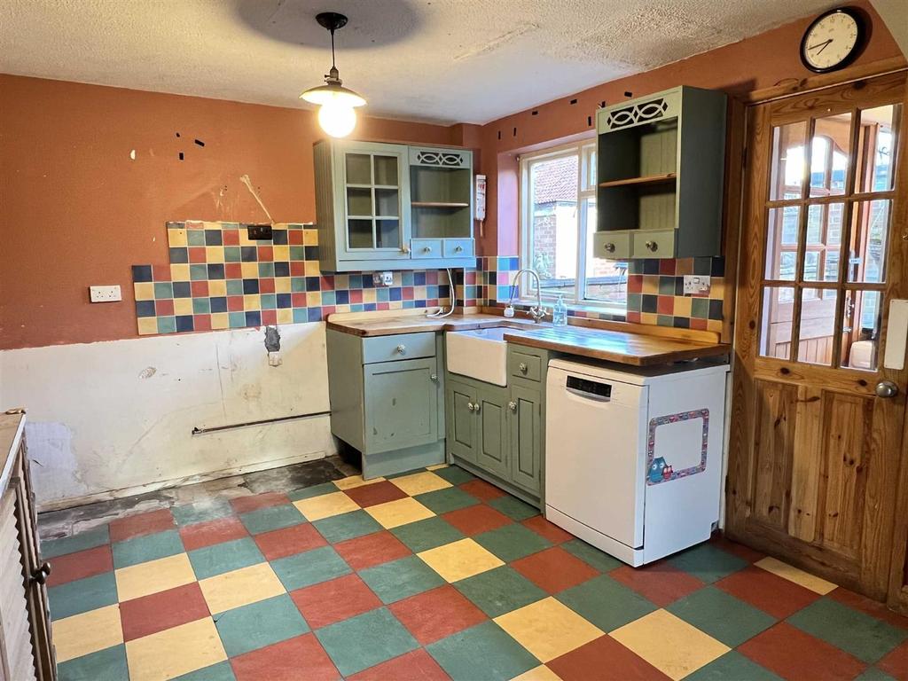 Beacon View, Holme On Spalding Moor 3 bed end of terrace house £130,000