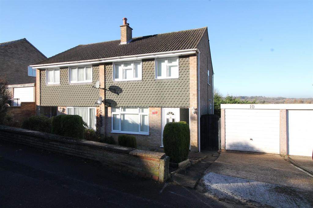 The Fairway, Daventry 3 bed house £250,000