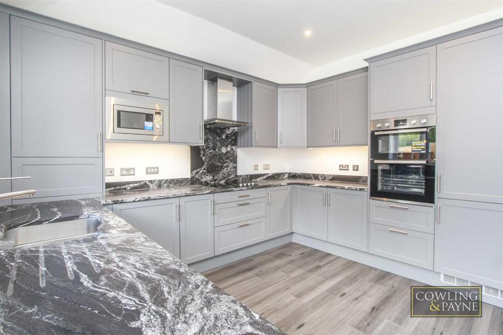Farm Road, Orsett Heath 2 bed detached bungalow £425,000