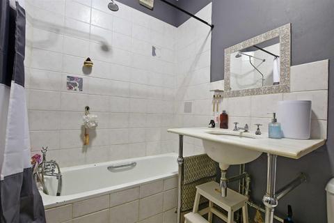 2 bedroom flat for sale, Scrubs Lane, College Park/Kensal Green
