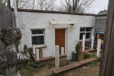 1 Park Mead, Harrow, HA2 8NQ