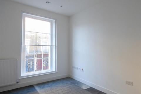 2 bedroom flat for sale - Harmer Street, Gravesend, Kent