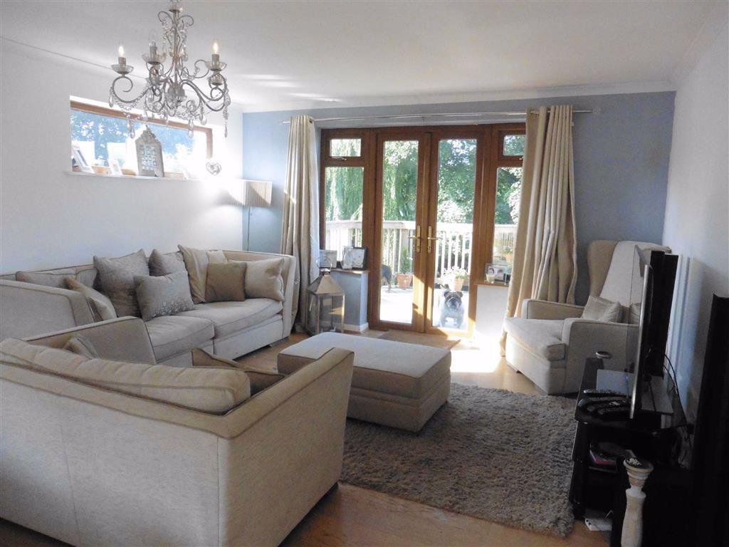 Through lounge /dining room (two tiered)