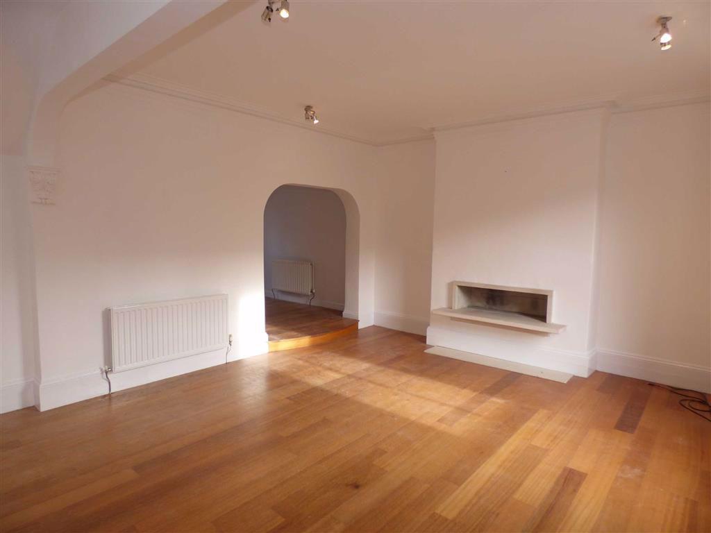 Causey Street, Gosforth 2 bed terraced house £800 pcm (£185 pw)