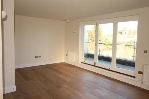 2 bedroom flat to rent - 226 Chase Side, London