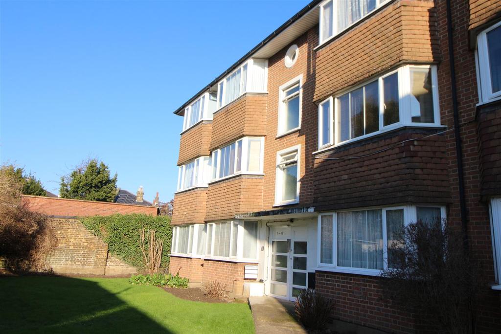 Clarence Road, LONDON 2 bed flat £335,000