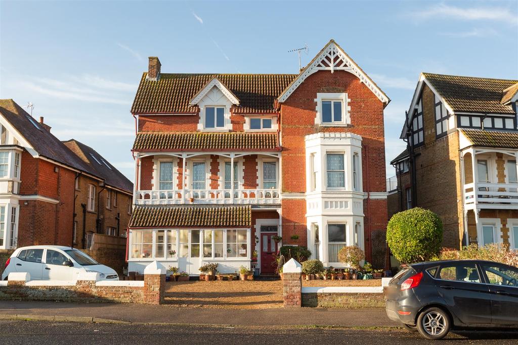 Sea Road, WestgateOnSea 2 bed flat £895 pcm (£207 pw)