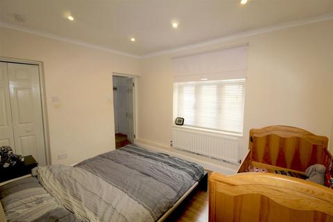 23 Langley Avenue, Worcester Park, KT4 8PB