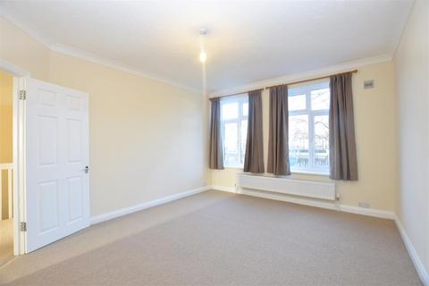 2 bedroom property to rent - Banstead Road, Carshalton