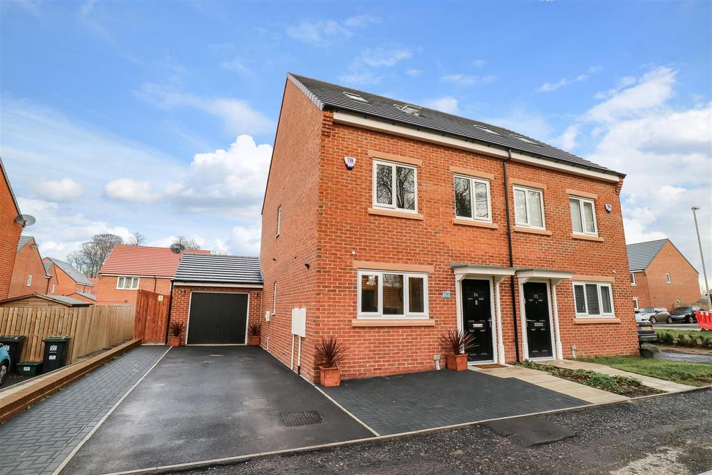 Haydock Drive, Darlington 4 bed semidetached house £850 pcm (£196 pw)