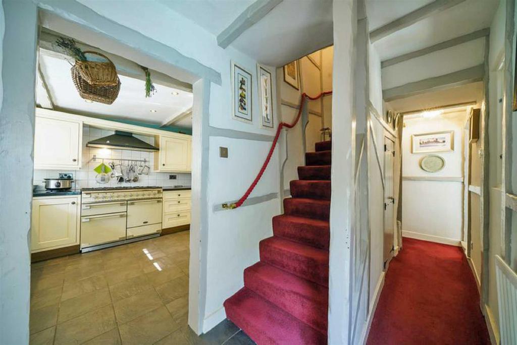 Inner/Rear Hall