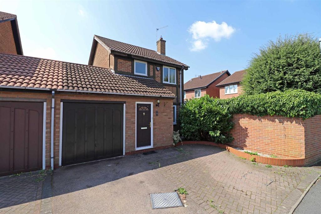 Aragon Drive, Warwick 3 bed link detached house £339,500