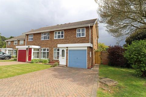 17 Eastley Crescent, Warwick, CV34 5RX