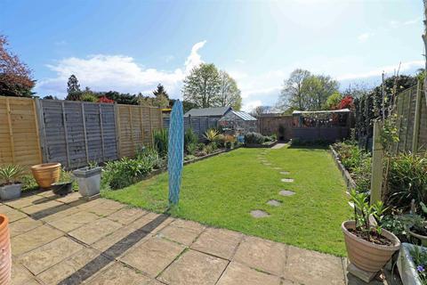 17 Eastley Crescent, Warwick, CV34 5RX
