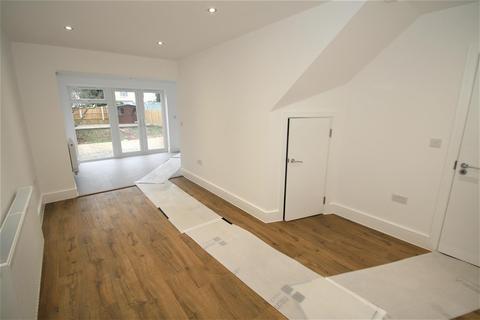4 bedroom chalet to rent - Hobleythick Lane, Westcliff-On-Sea