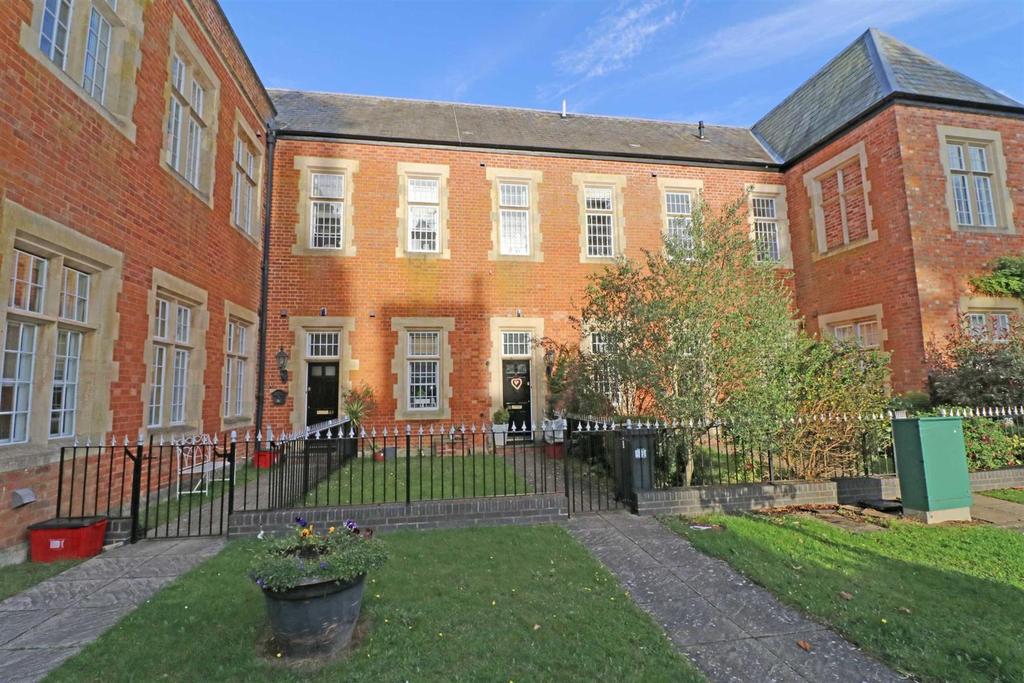 Tredington Park, Hatton Park, Warwick 2 bed terraced house £249,500